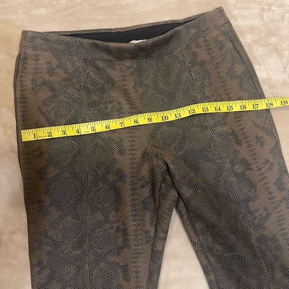 Philosophy Brown and Black Patterned Leggings
Faux leather size M - Picture 5 of 10